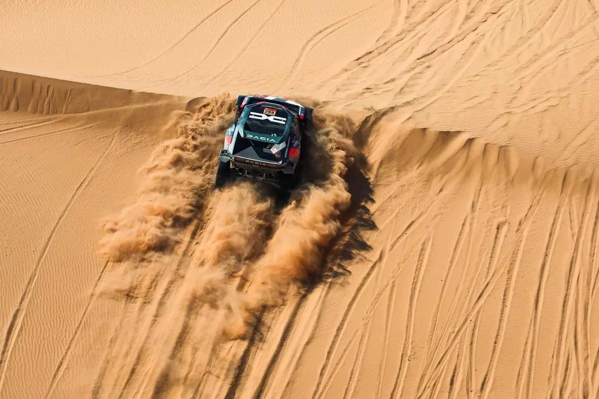 Dakar 2026. Finale. MICIDIALE COLPO DI SCENA! E i vincitori sono... Luciano Benavides, KTM, e Al Attiyah, Dacia (11)
