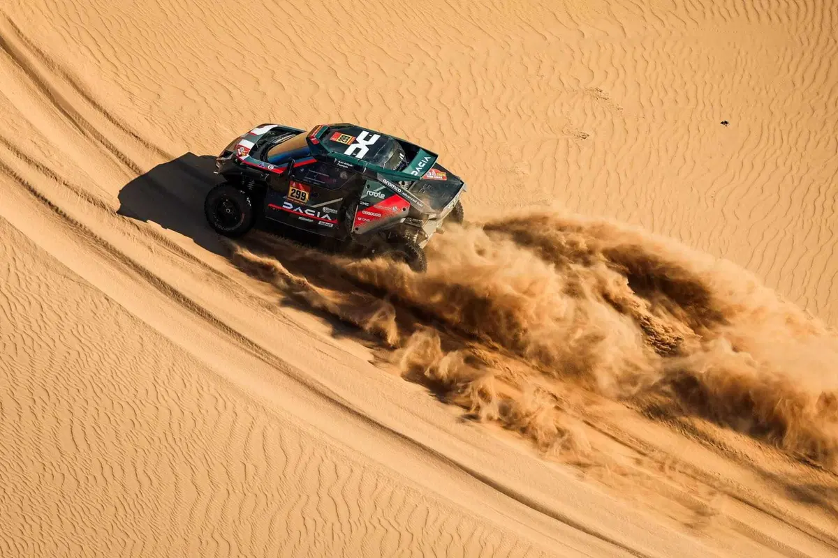 Dakar 2026. Finale. MICIDIALE COLPO DI SCENA! E i vincitori sono... Luciano Benavides, KTM, e Al Attiyah, Dacia (15)