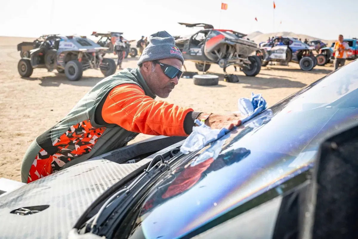 Dakar 2026. Finale. MICIDIALE COLPO DI SCENA! E i vincitori sono... Luciano Benavides, KTM, e Al Attiyah, Dacia (18)