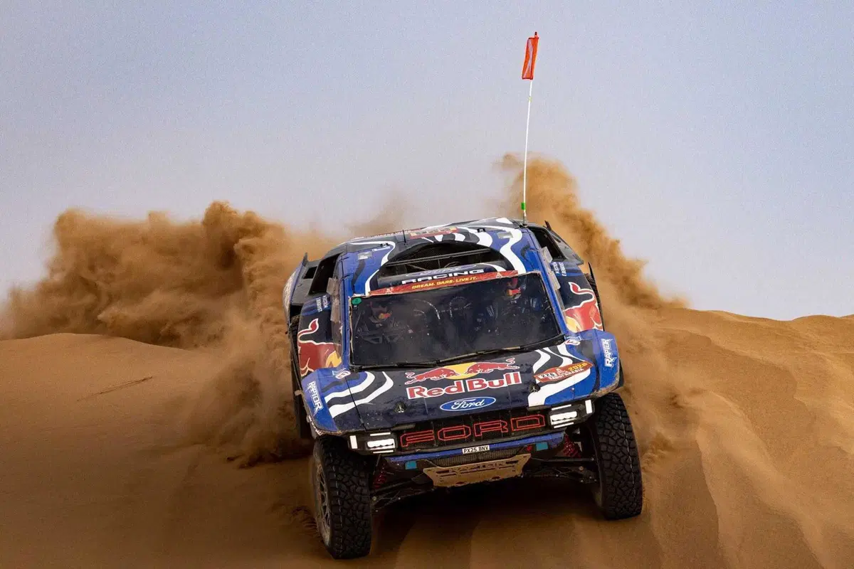 Dakar 2026. Finale. MICIDIALE COLPO DI SCENA! E i vincitori sono... Luciano Benavides, KTM, e Al Attiyah, Dacia (22)