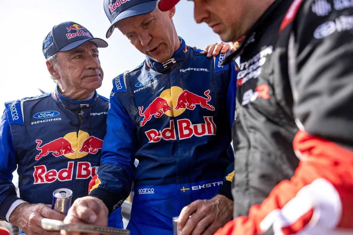 Dakar 2026. Finale. MICIDIALE COLPO DI SCENA! E i vincitori sono... Luciano Benavides, KTM, e Al Attiyah, Dacia (27)