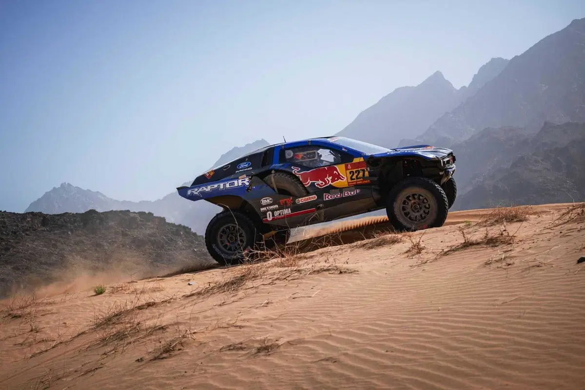 Dakar 2026. Finale. MICIDIALE COLPO DI SCENA! E i vincitori sono... Luciano Benavides, KTM, e Al Attiyah, Dacia (29)