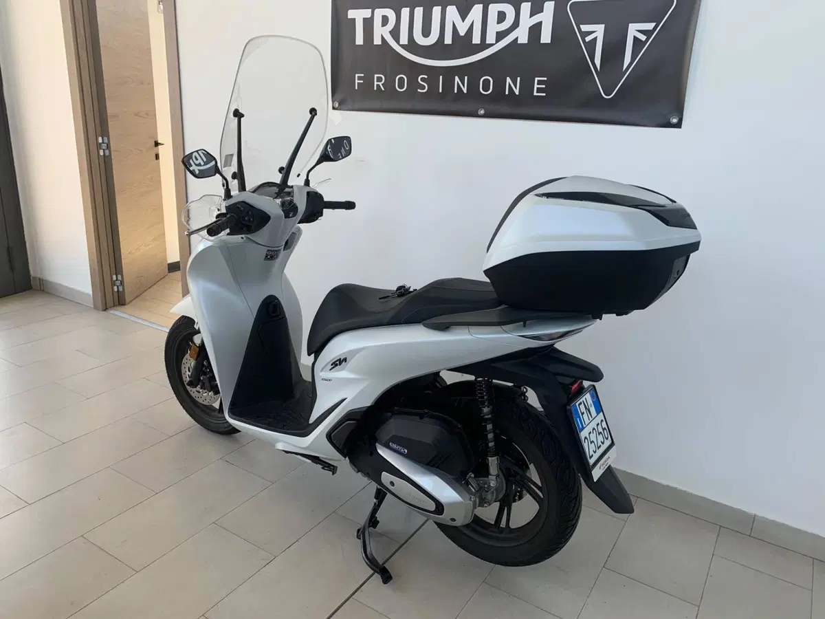 Honda SH 150i (2024 - 25) (3)