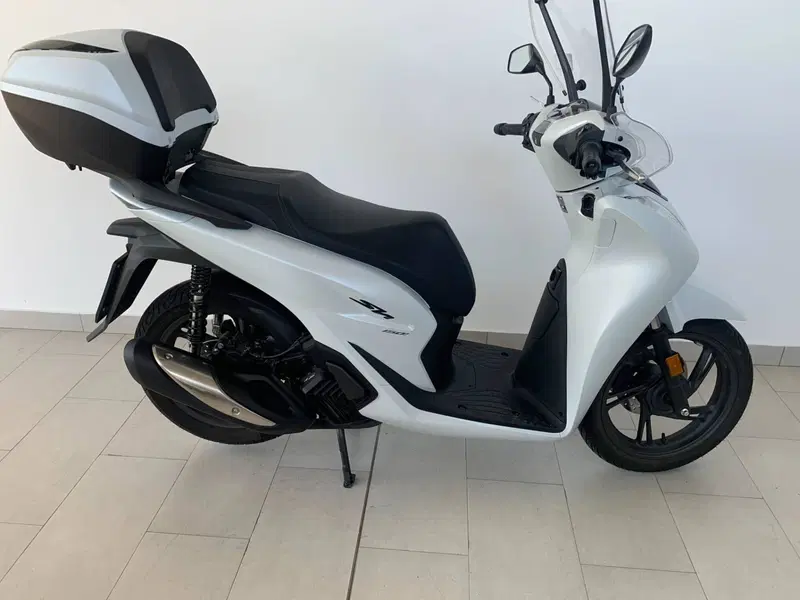 Honda SH 150i (2024 - 25) (4)