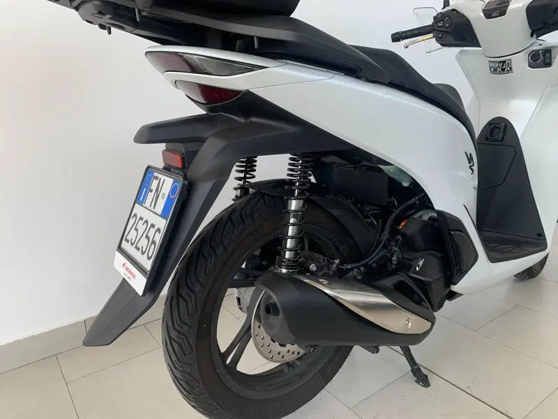 Honda SH 150i (2024 - 25) (7)