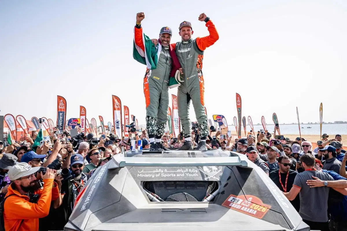 Dakar 2026. Finale. MICIDIALE COLPO DI SCENA! E i vincitori sono... Luciano Benavides, KTM, e Al Attiyah, Dacia (5)