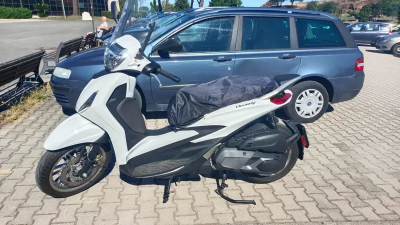Piaggio Beverly 400 ABS-ASR (2021 - 24) (8)