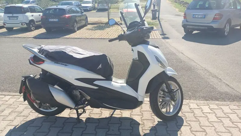 Piaggio Beverly 400 ABS-ASR (2021 - 24) (9)