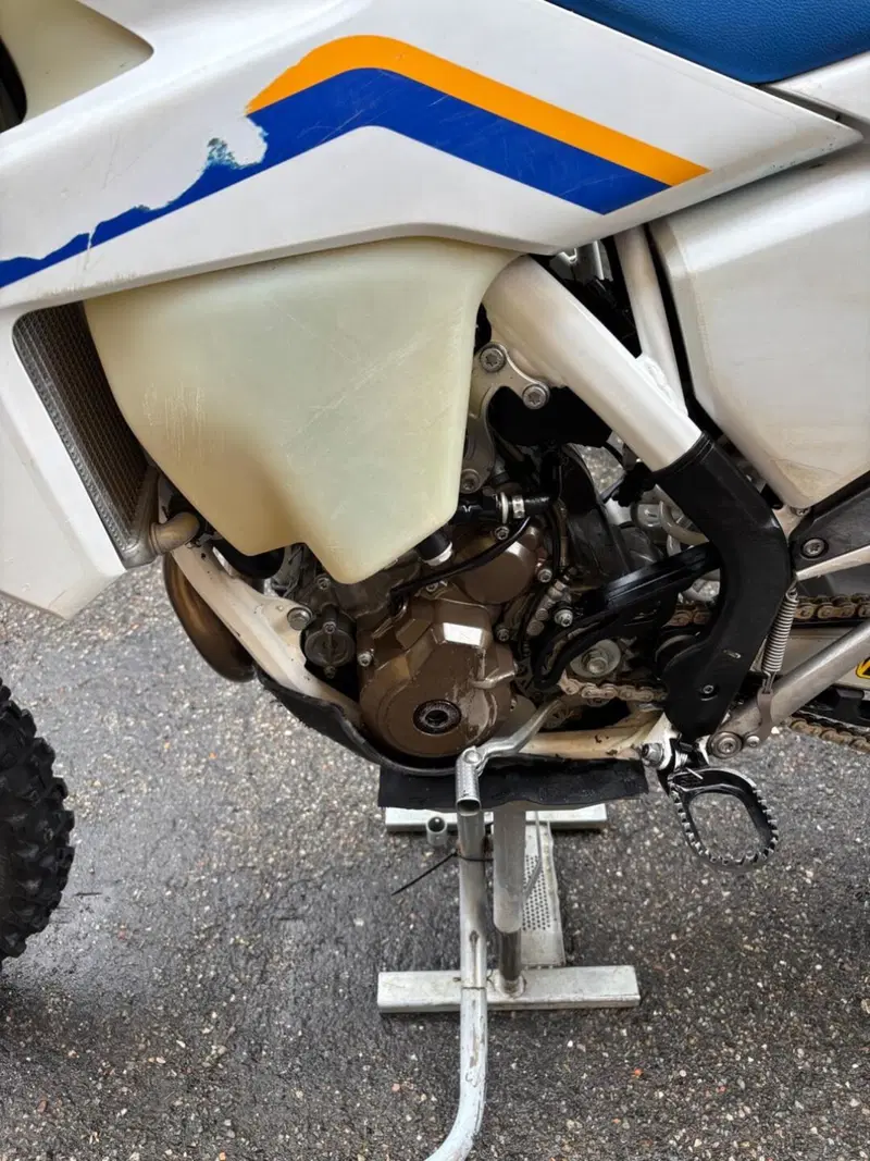 Husqvarna FE 350 Heritage (2023) (6)