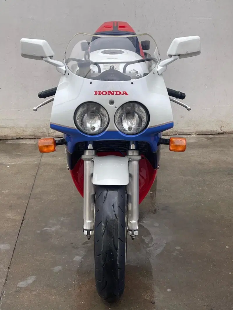 Honda VFR 750 R RC30 (6)