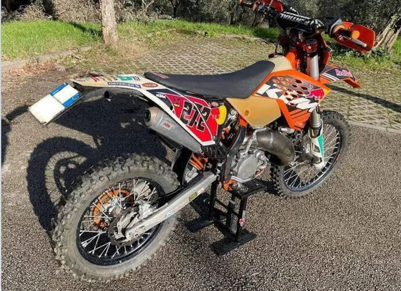 KTM 125 EXC Six Days (2011) (4)
