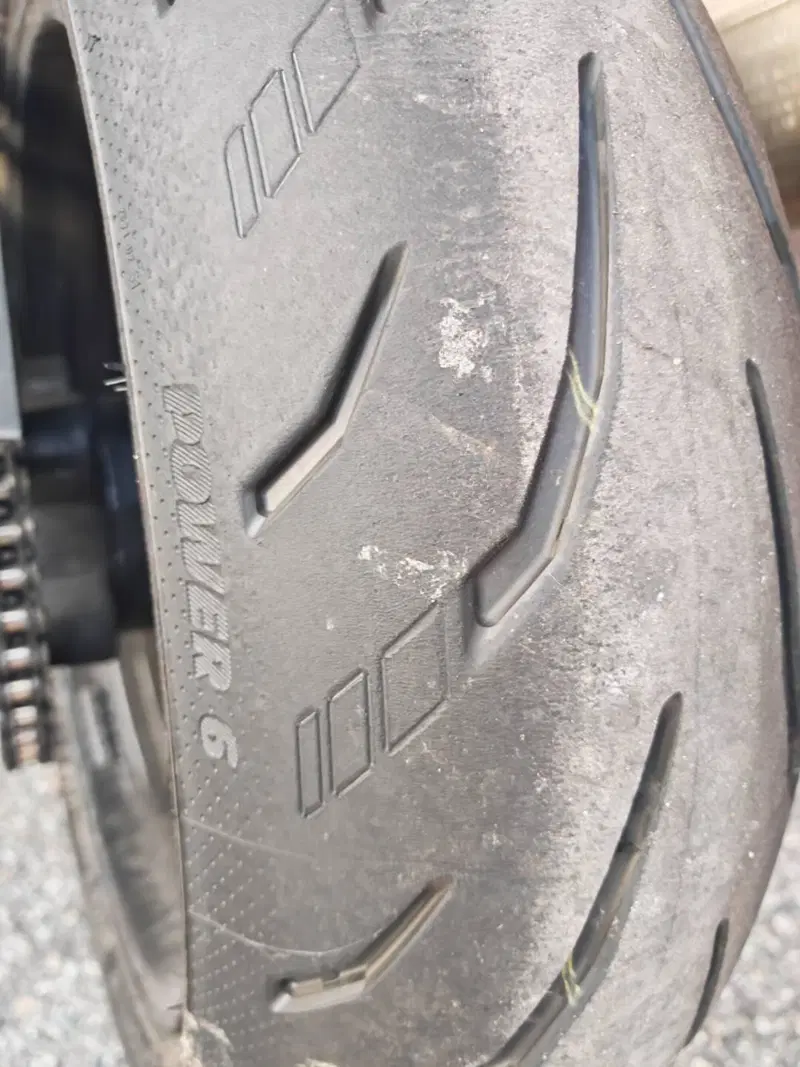 Aprilia Tuono V4 Factory (2021 - 24) (8)