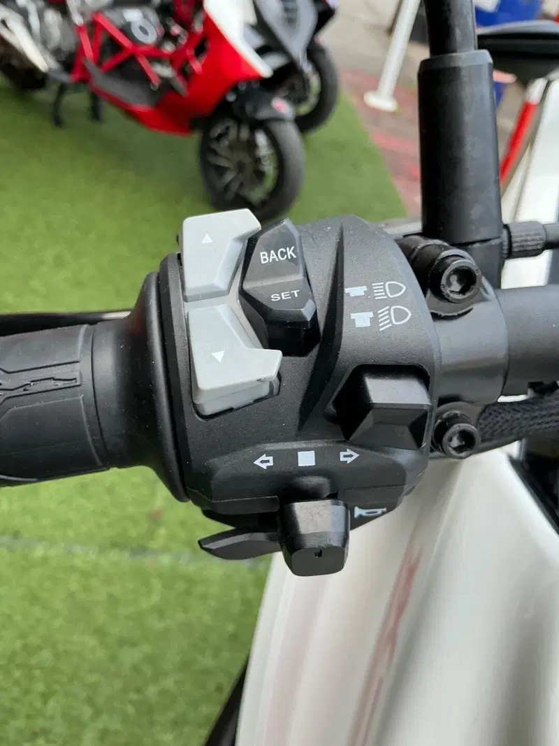 Moto Morini X-Cape 650 (2021 - 26) (16)
