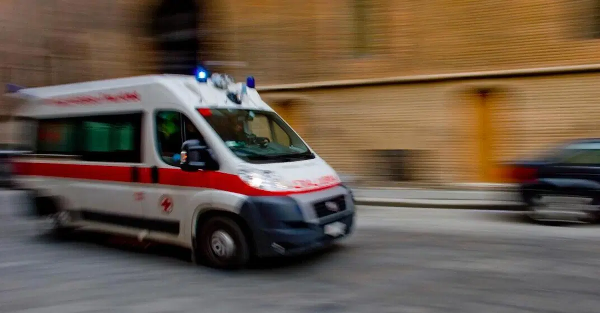 Napoli, incidente nel parcheggio: 11enne precipita per 4 metri con la minimoto