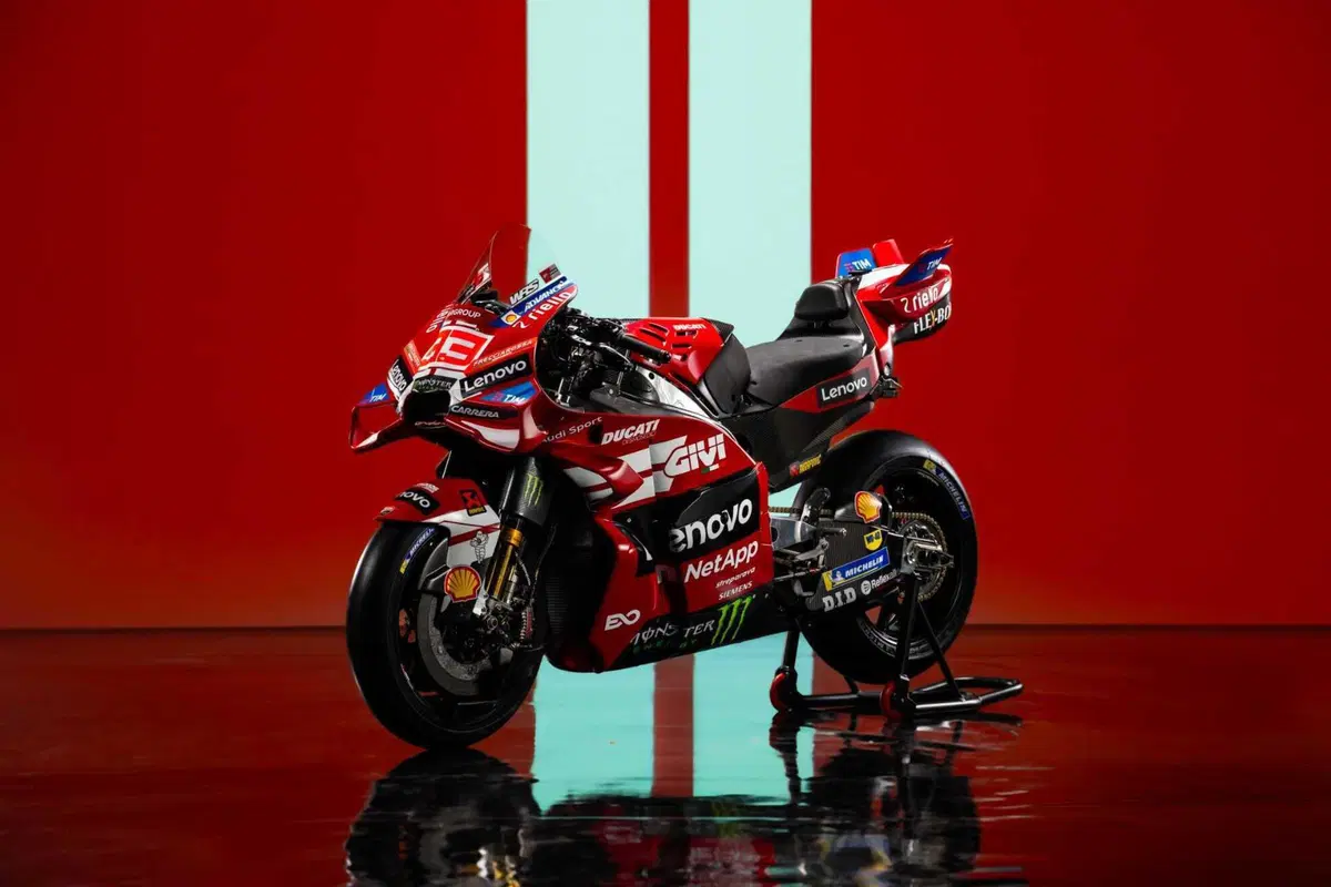 MotoGP 2026. Ducati svela la livrea del Centenario: ecco la nuova GP26 di Marc Marquez e Pecco Bagnaia [GALLERY] (7)
