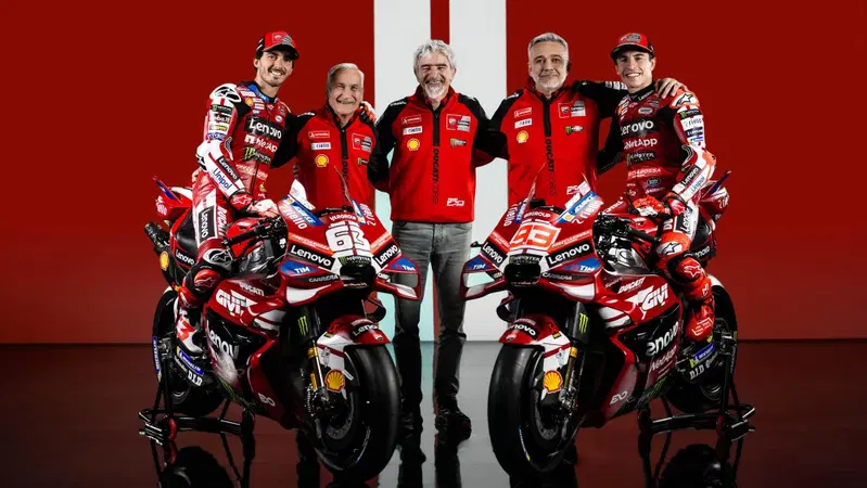 MotoGP 2026. Ducati svela la livrea del Centenario: ecco la nuova GP26 di Marc Marquez e Pecco Bagnaia [GALLERY]
