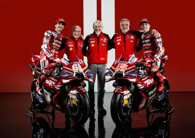 MotoGP 2026. Ducati svela la livrea del Centenario: ecco la nuova GP26 di Marc Marquez e Pecco Bagnaia [GALLERY]