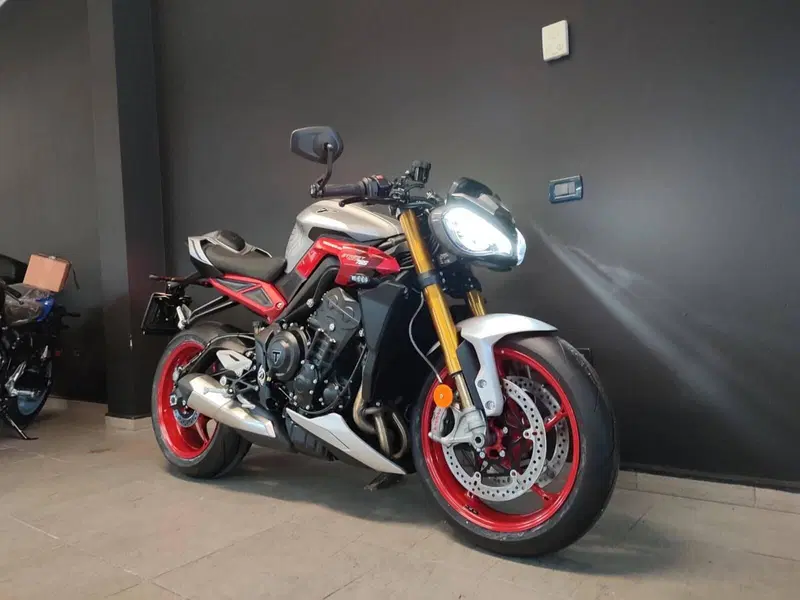 Triumph Street Triple 765 RX (2026) (4)