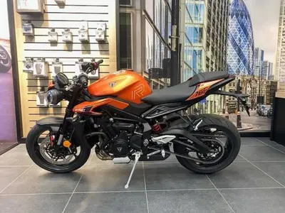 Triumph Street Triple 765 R (2023 - 26) nuova