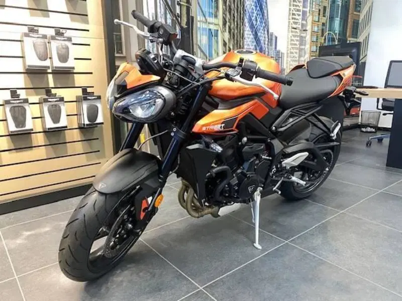 Triumph Street Triple 765 R (2023 - 26) (2)