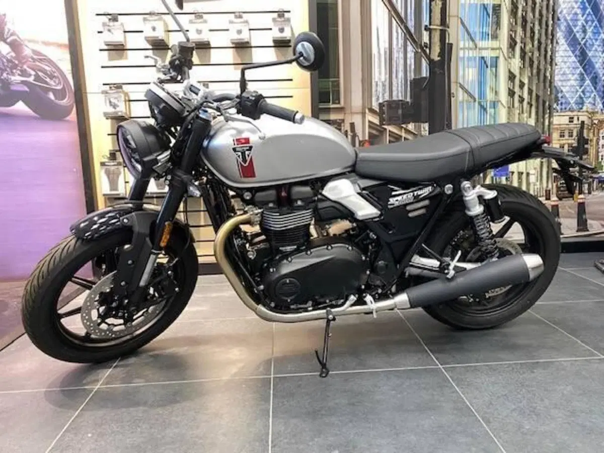 Triumph Speed Twin 900 (2025 - 26) (5)