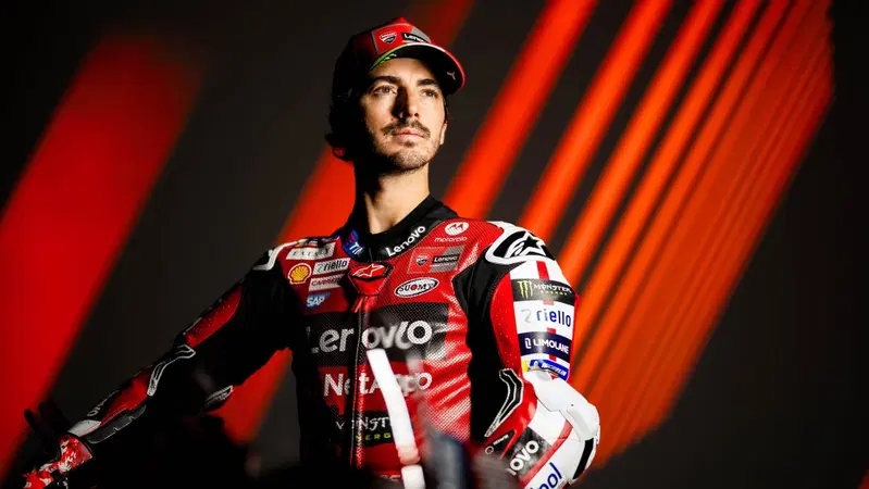 MotoGP 2026. Pecco Bagnaia confessa: &ldquo;Marquez &egrave; rilassato? Anch'io. Ho capito i miei errori, ora dimostrer&ograve; il mio potenziale&rdquo;