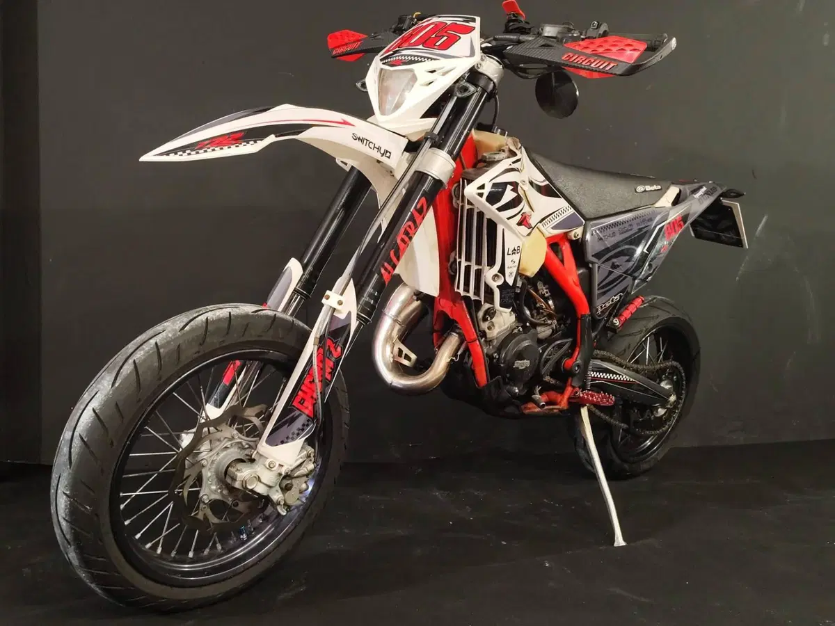 Betamotor RR 125 2T Enduro (2018) (6)