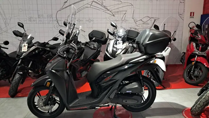 Honda SH 150 Sport (2026) (2)