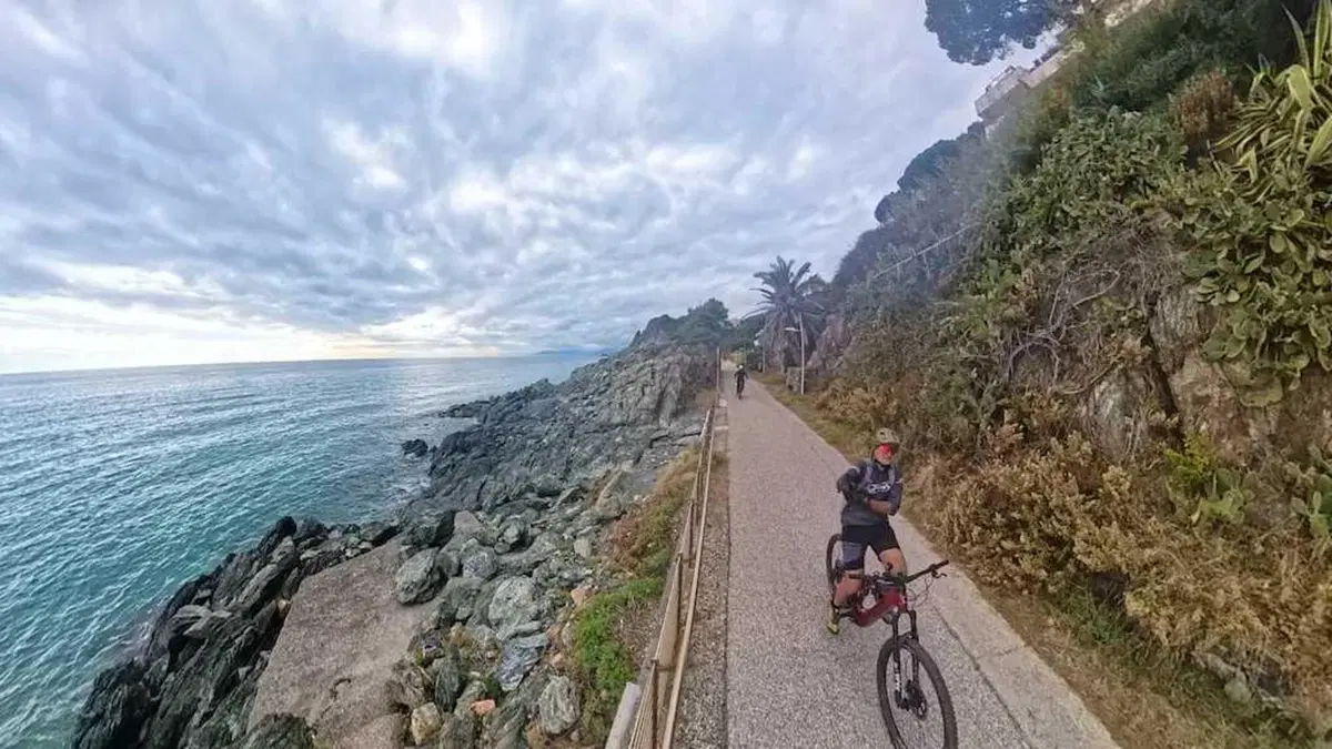 Da Varazze al Monte Grosso in e-bike: 600 metri di dislivello tra single track e panorami mozzafiato (3)