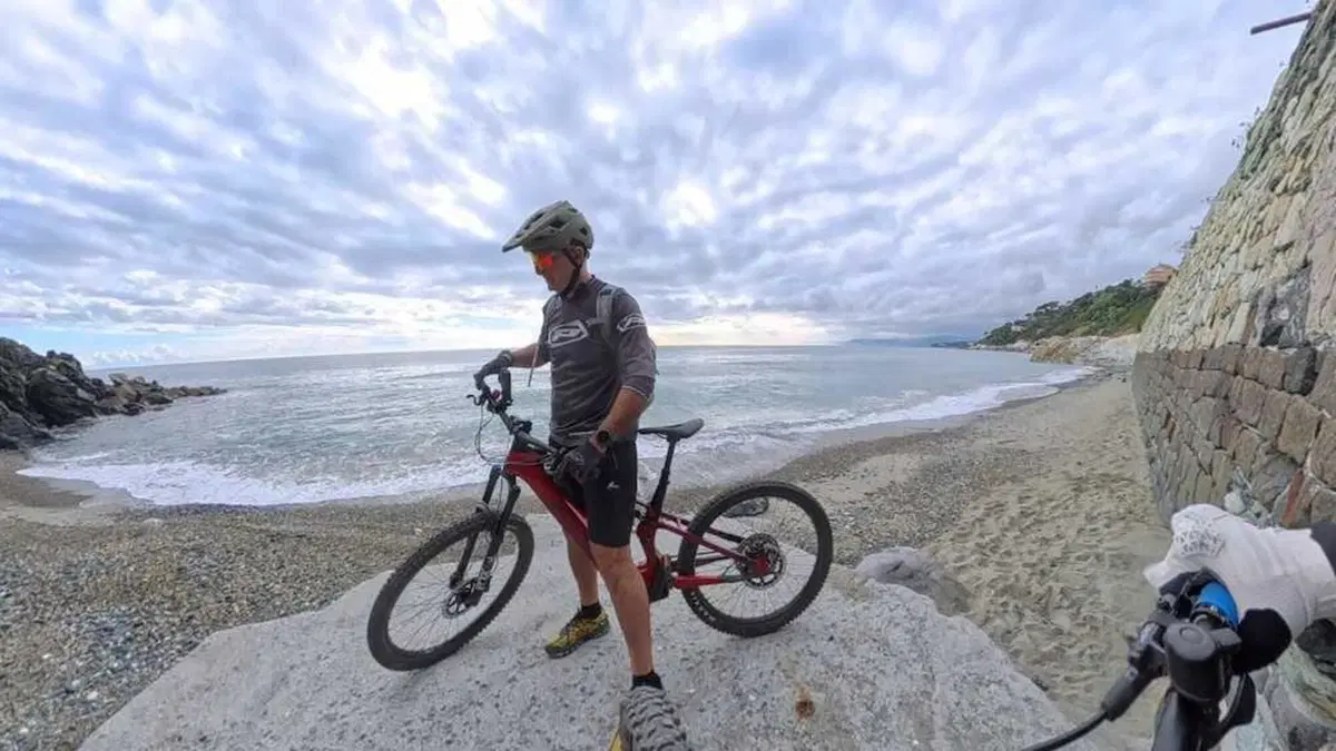 Da Varazze al Monte Grosso in e-bike: 600 metri di dislivello tra single track e panorami mozzafiato (9)
