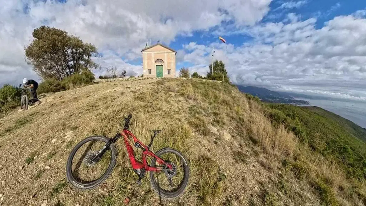 Da Varazze al Monte Grosso in e-bike: 600 metri di dislivello tra single track e panorami mozzafiato (14)