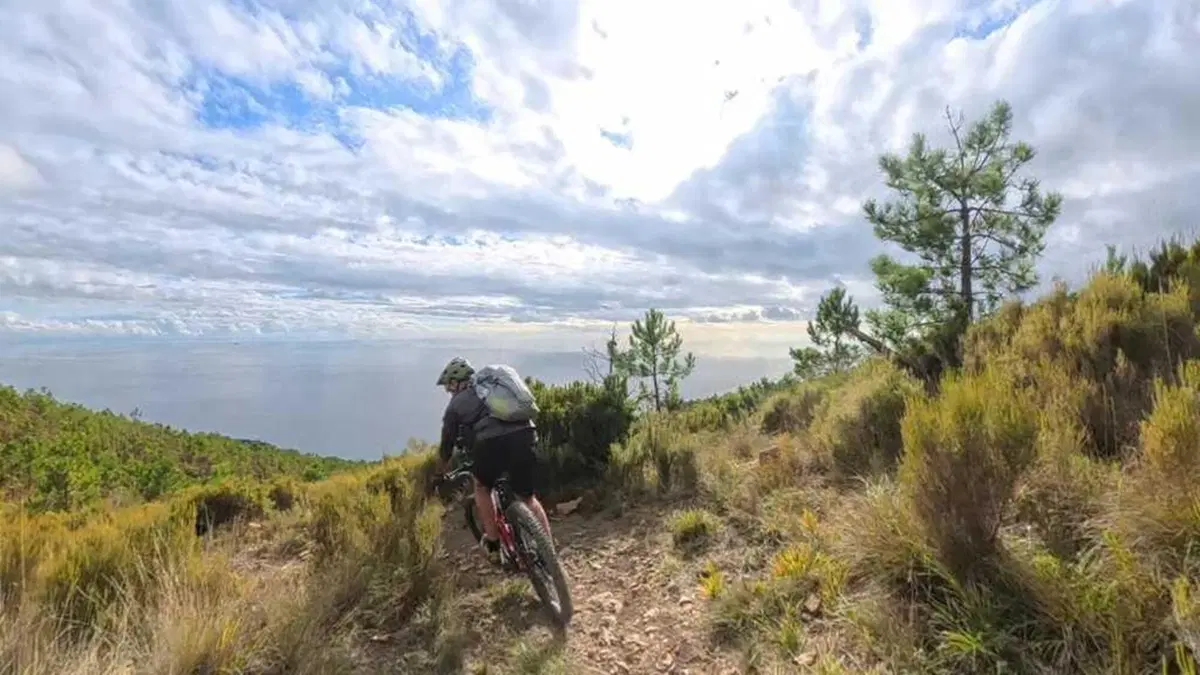 Da Varazze al Monte Grosso in e-bike: 600 metri di dislivello tra single track e panorami mozzafiato (19)