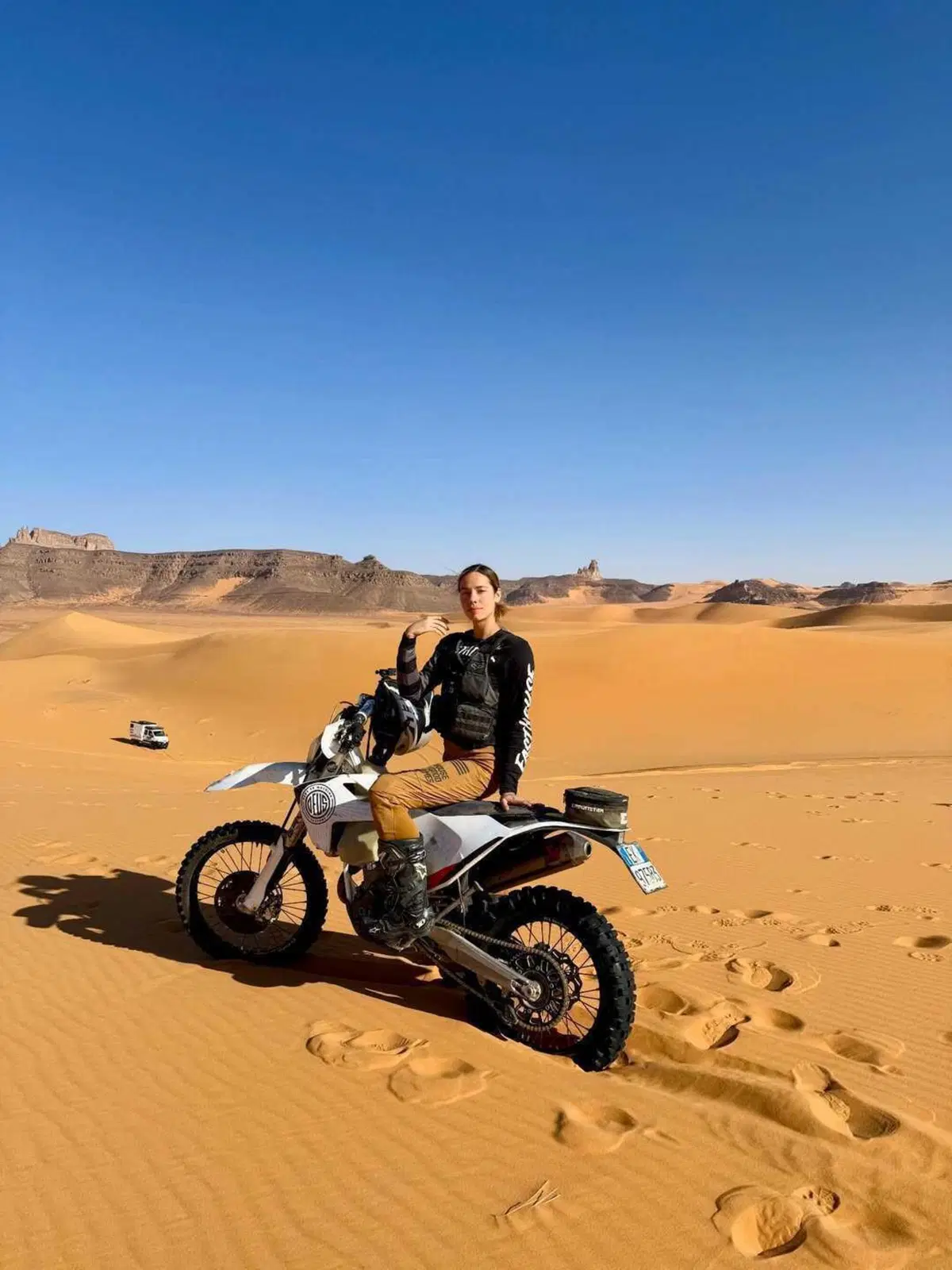 Cesare Cremonini ufficializza la storia d'amore con Caterina Licini, biker e ballerina  (2)