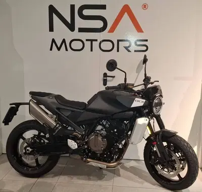Husqvarna Svartpilen 801 L (2025 - 26) usata