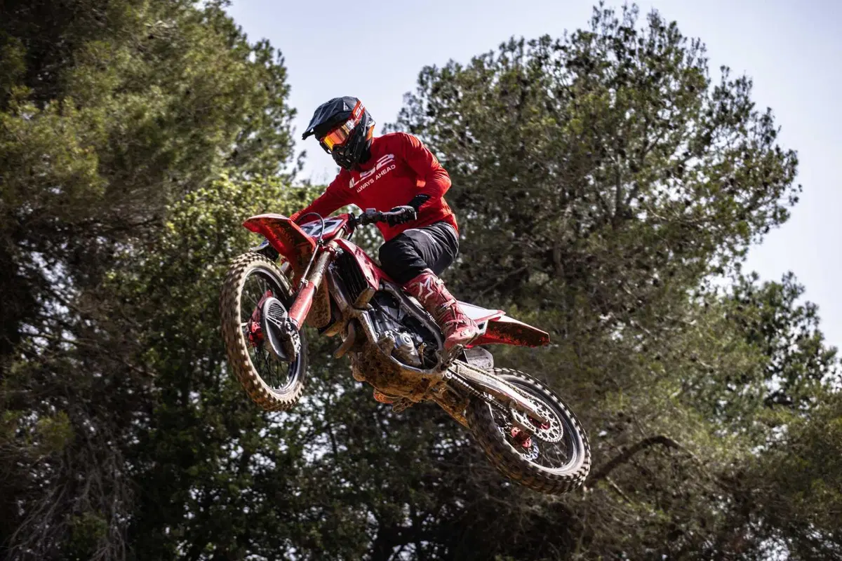 Dakar 2026, LS2 protagonista con l’X-Force e l’omologazione FIM2 (6)