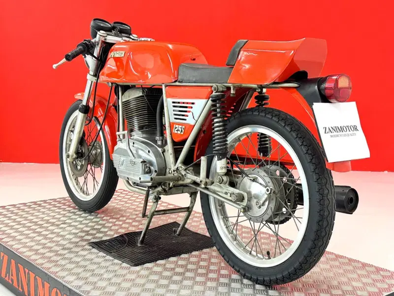 MV Agusta 125 SPORT (18)