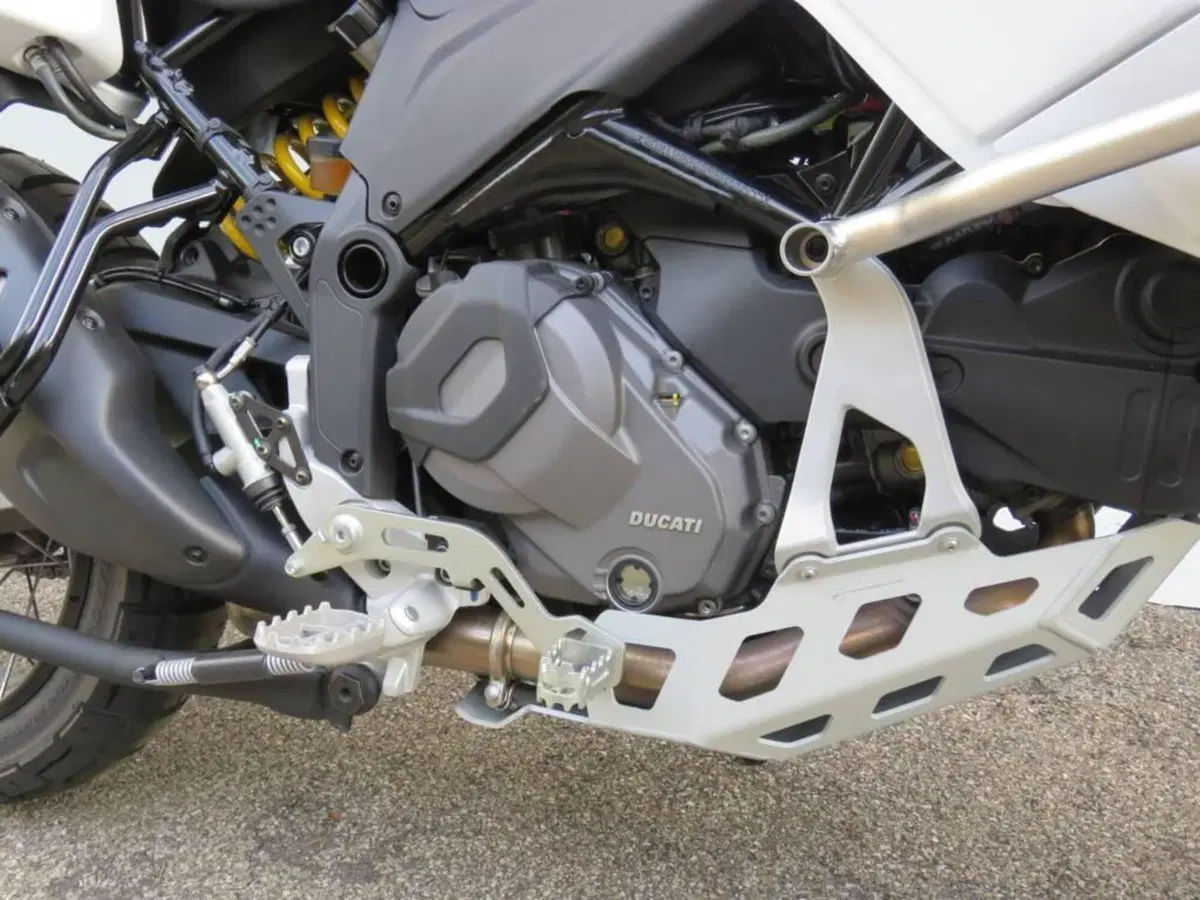 Ducati DesertX (2022 - 25) (9)