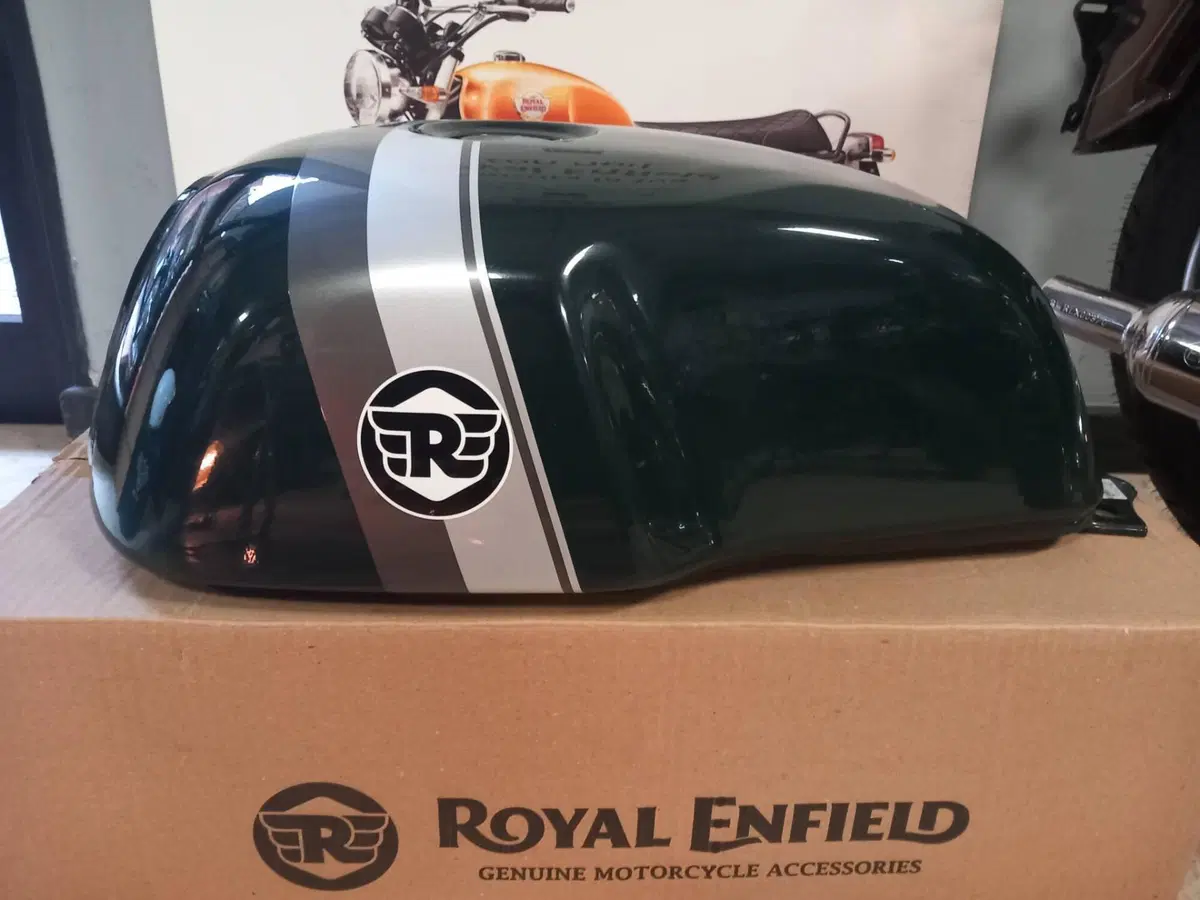 Serbatoio Continental Gt 650 British Green Royal Enfield (3)