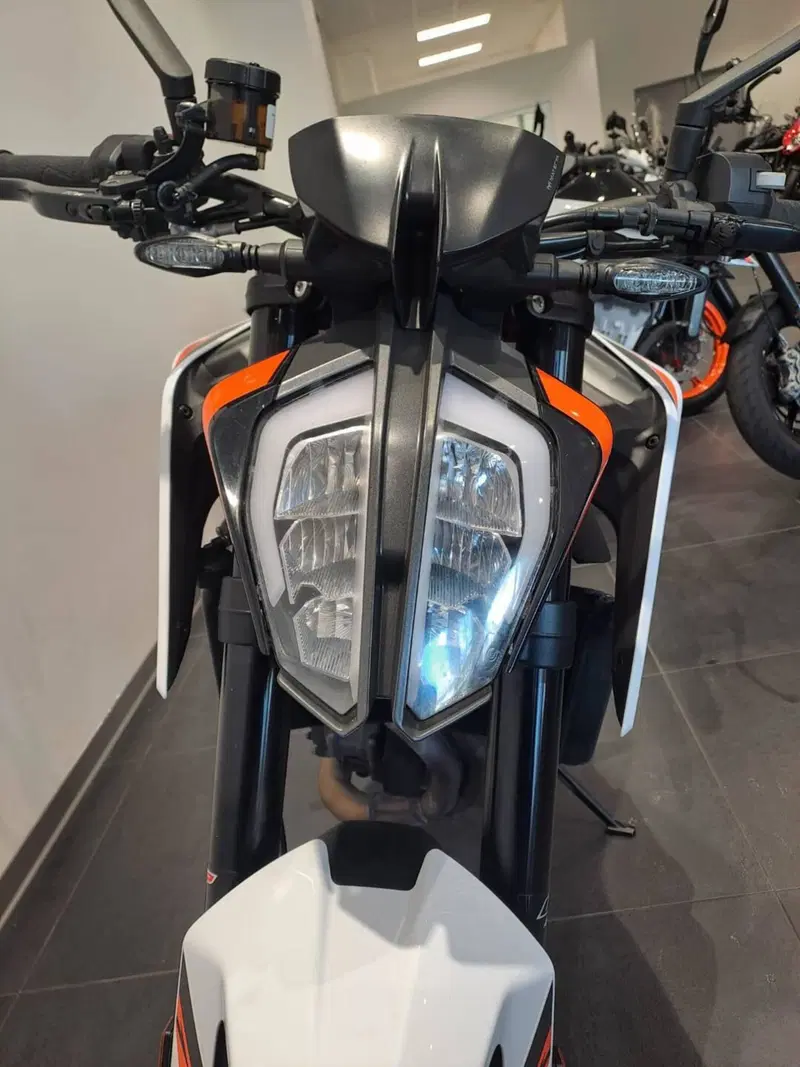KTM 890 Duke R (2021) (15)