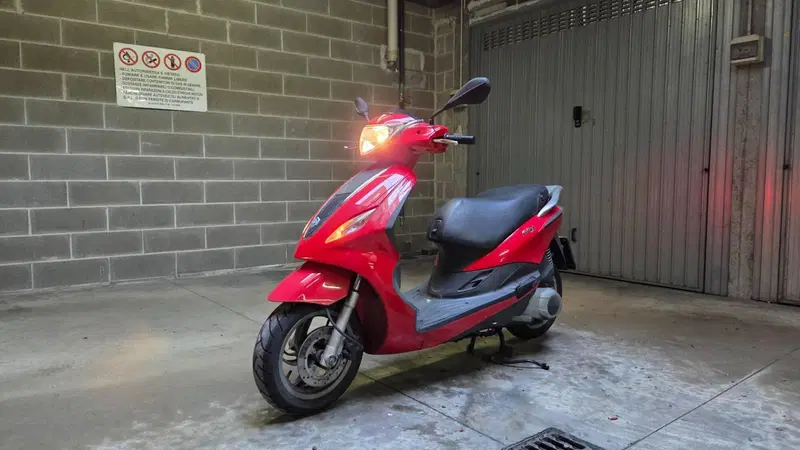 Piaggio Fly 125 4T 3V (2013 - 17) (2)