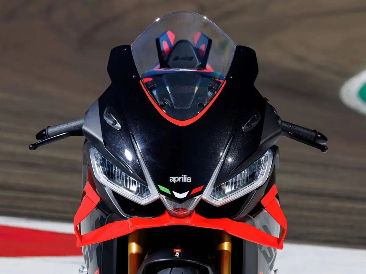 Aprilia RSV4 1100 Factory (2025 - 26) (3)