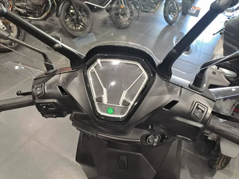 Voge Sfida SR16 200 (2025 - 26) (4)