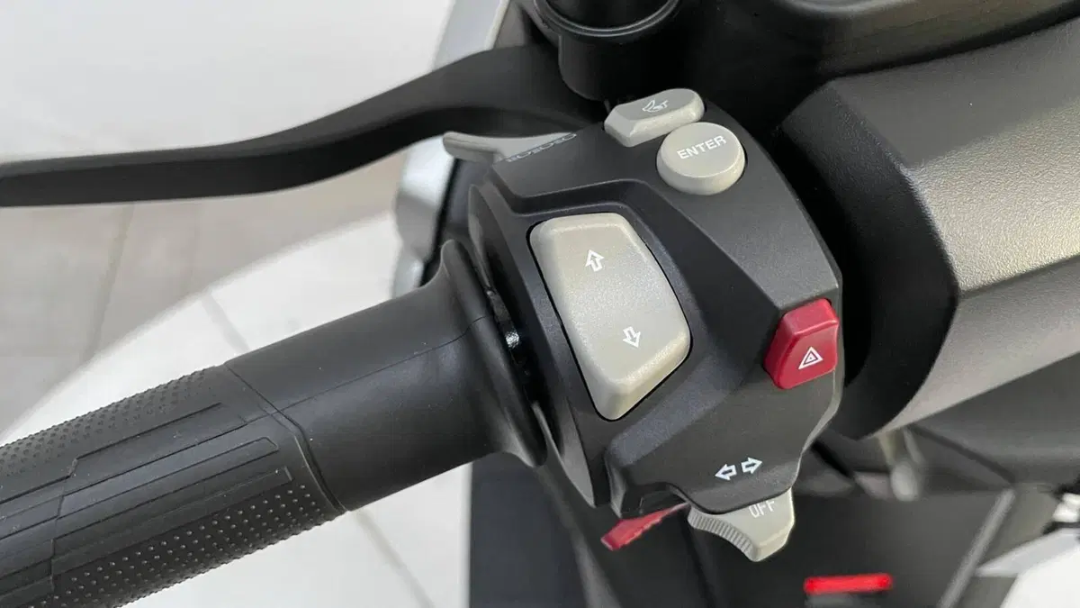 Voge Sfida SR4 MAX (2024 - 26) (12)