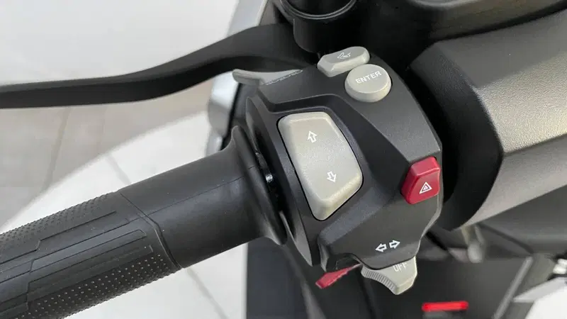 Voge Sfida SR4 MAX (2024 - 26) (12)