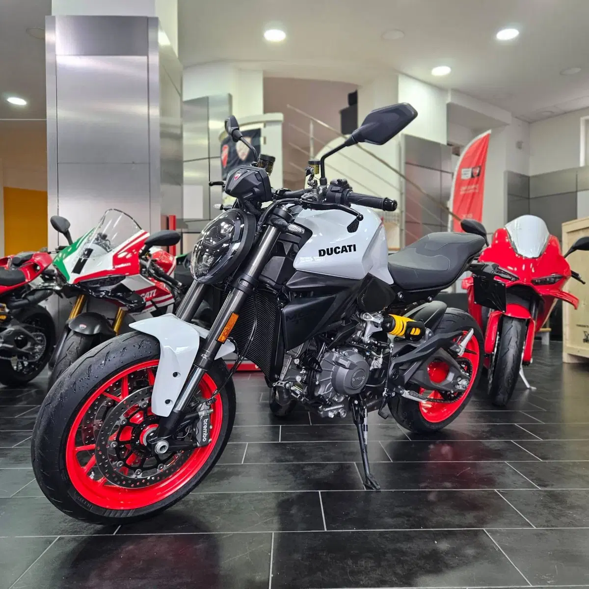 Ducati Monster 890 (2026)