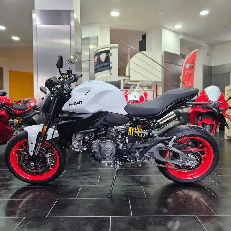 Ducati Monster 890 (2026) (2)