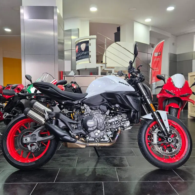 Ducati Monster 890 (2026) (6)