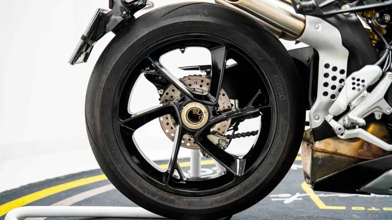 MV Agusta Brutale 1000 RS (2022 - 26) (19)