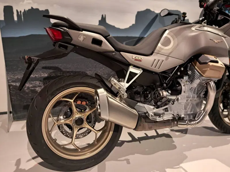 Moto Guzzi V100 Mandello Aviazione Navale (2023 - 24) (4)