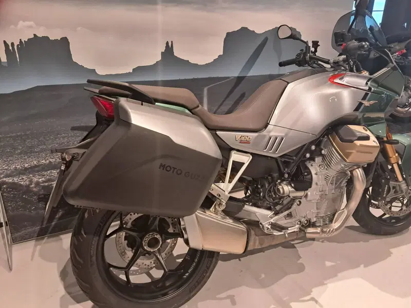 Moto Guzzi V100 Mandello S (2022 - 24) (4)